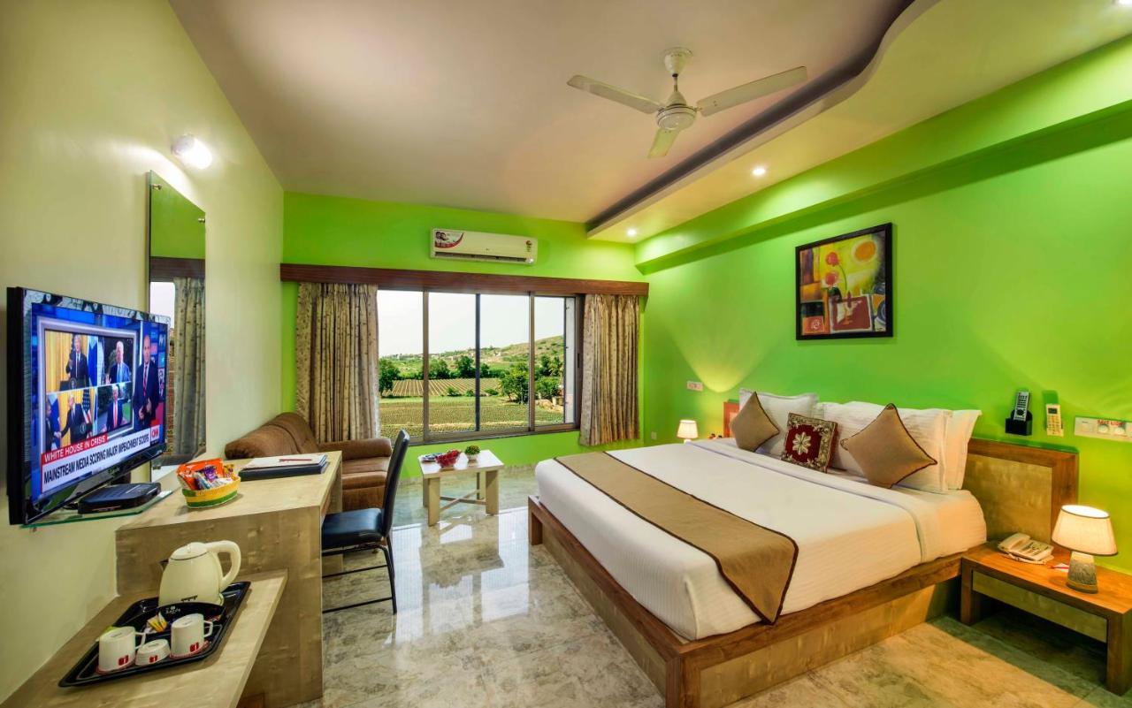 Lion Lords Inn Rajula Bagian luar foto