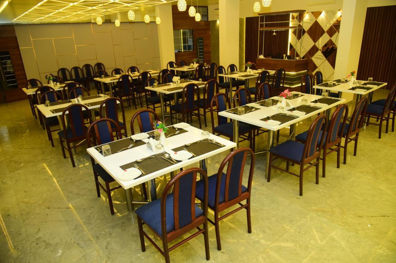 Lion Lords Inn Rajula Bagian luar foto