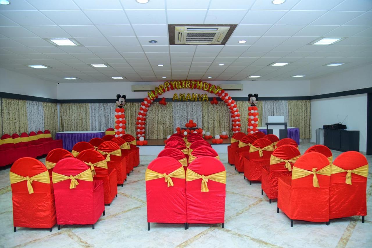 Lion Lords Inn Rajula Bagian luar foto
